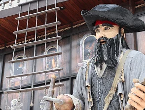 Cenário da atração Aventura Pirata